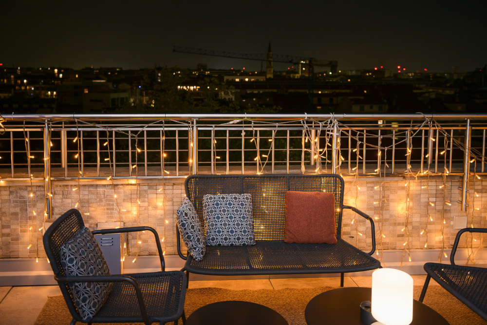 Lusso e Magia: un Rooftop Milanese diventa un'Oasi di Eleganza per un Compleanno Indimenticabile - 13